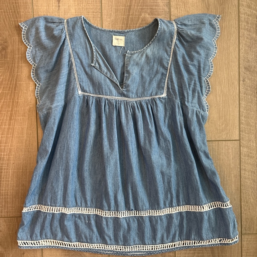 GAP Light Blue Chambray Flutter Sleeve Top with Lace Trim